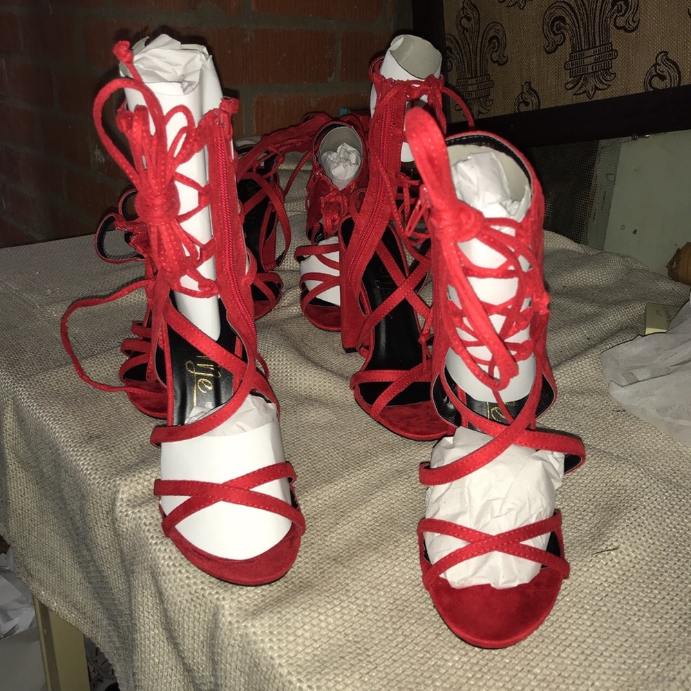 Sexy Red Strappy🌺 - Picture 3 of 3